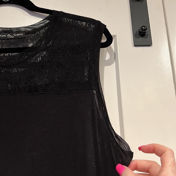 Kim & Cami XL sleeveless blouse with lace detail - Picture 3 of 5